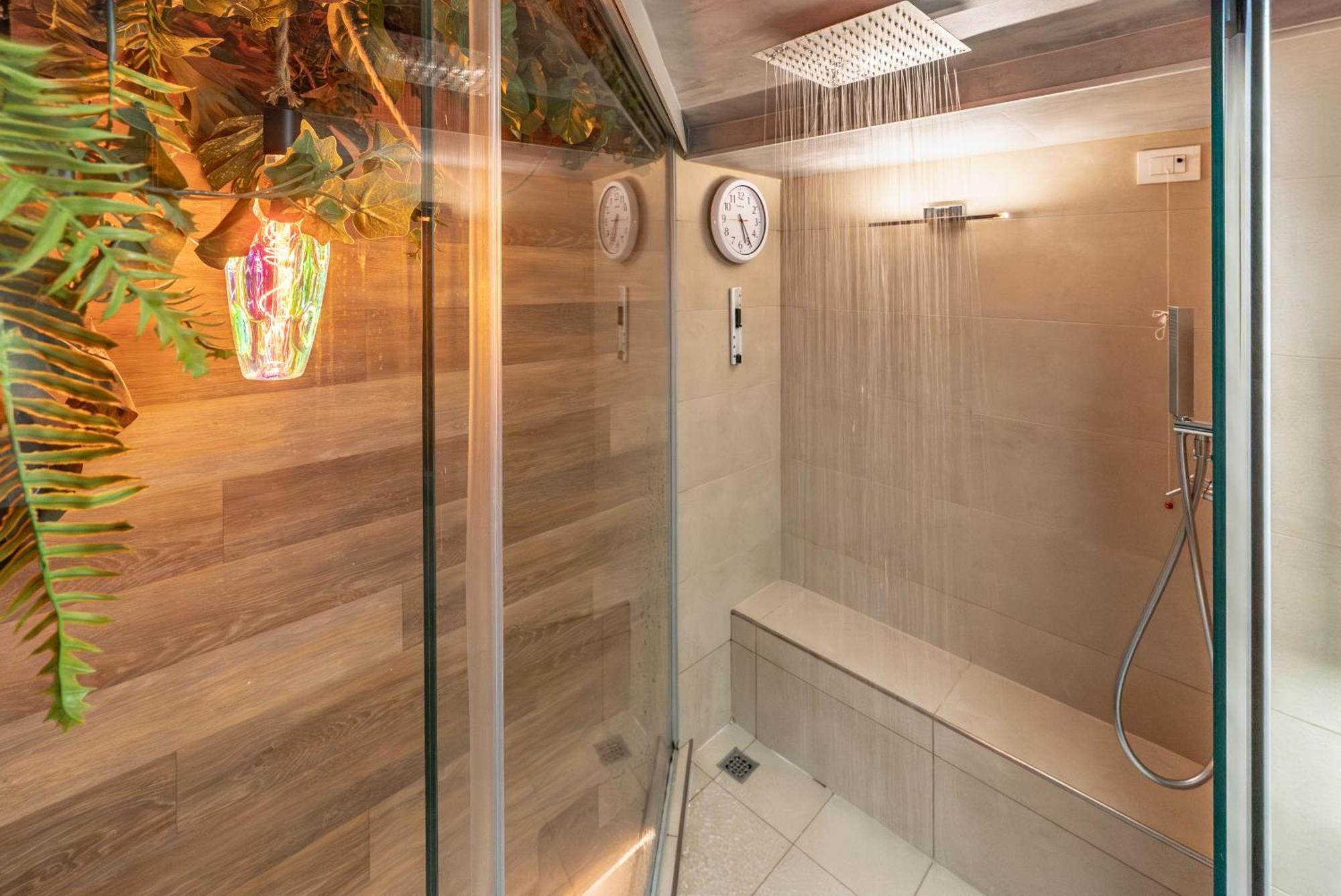 Luxe & Central Haven - Jacuzzi, Sauna, Steam, Private Parking Комо Экстерьер фото