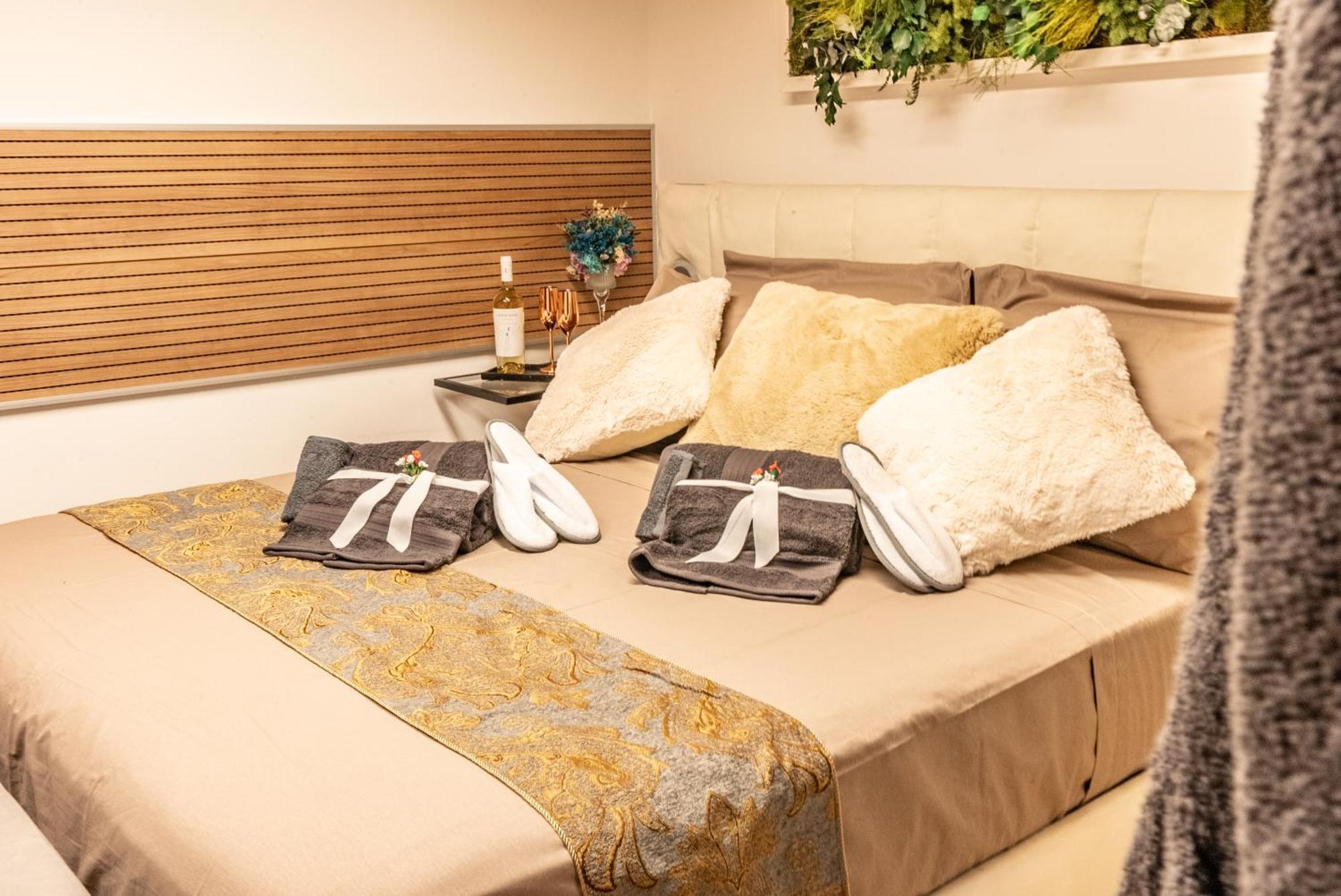 Luxe & Central Haven - Jacuzzi, Sauna, Steam, Private Parking Комо Экстерьер фото