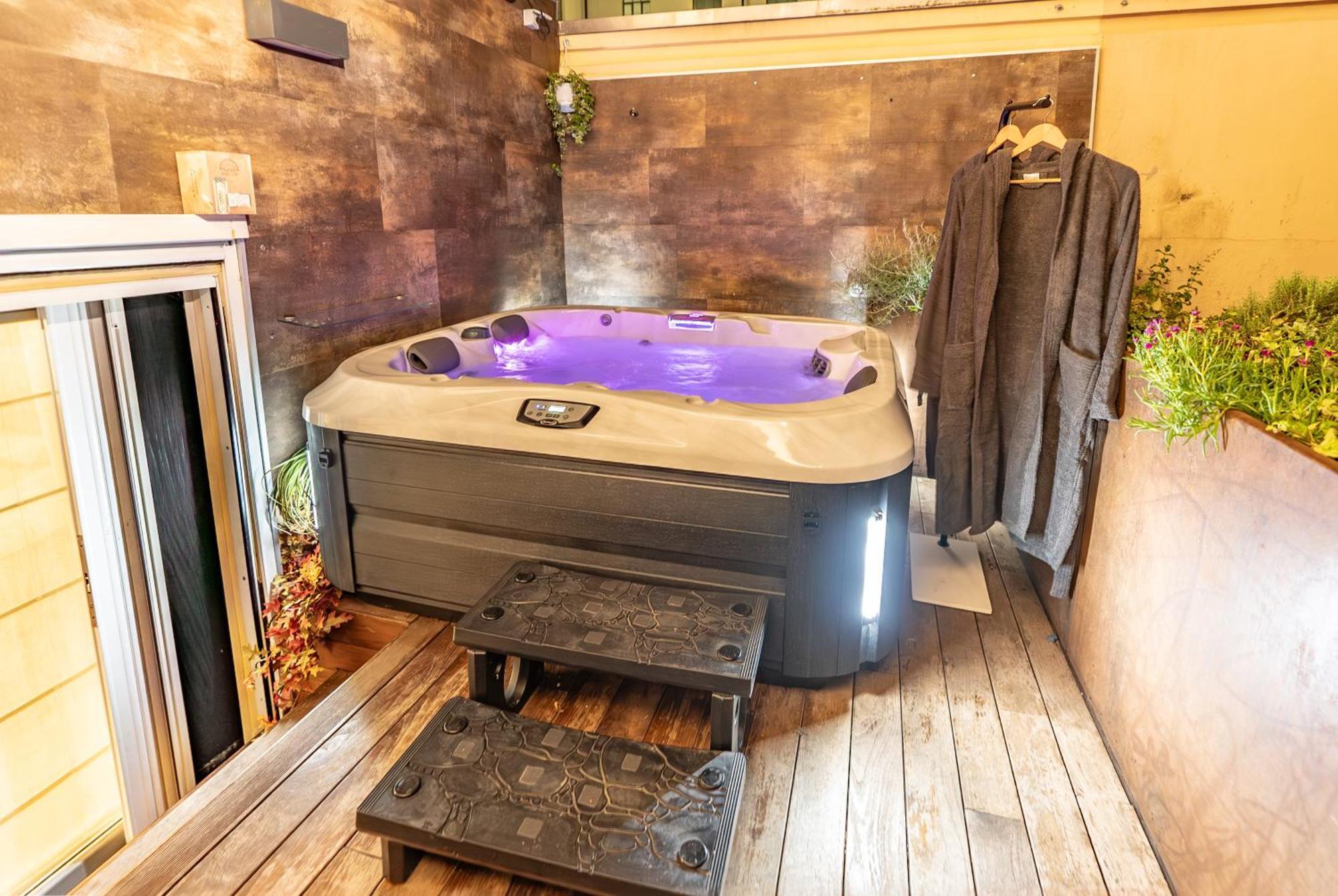 Luxe & Central Haven - Jacuzzi, Sauna, Steam, Private Parking Комо Экстерьер фото